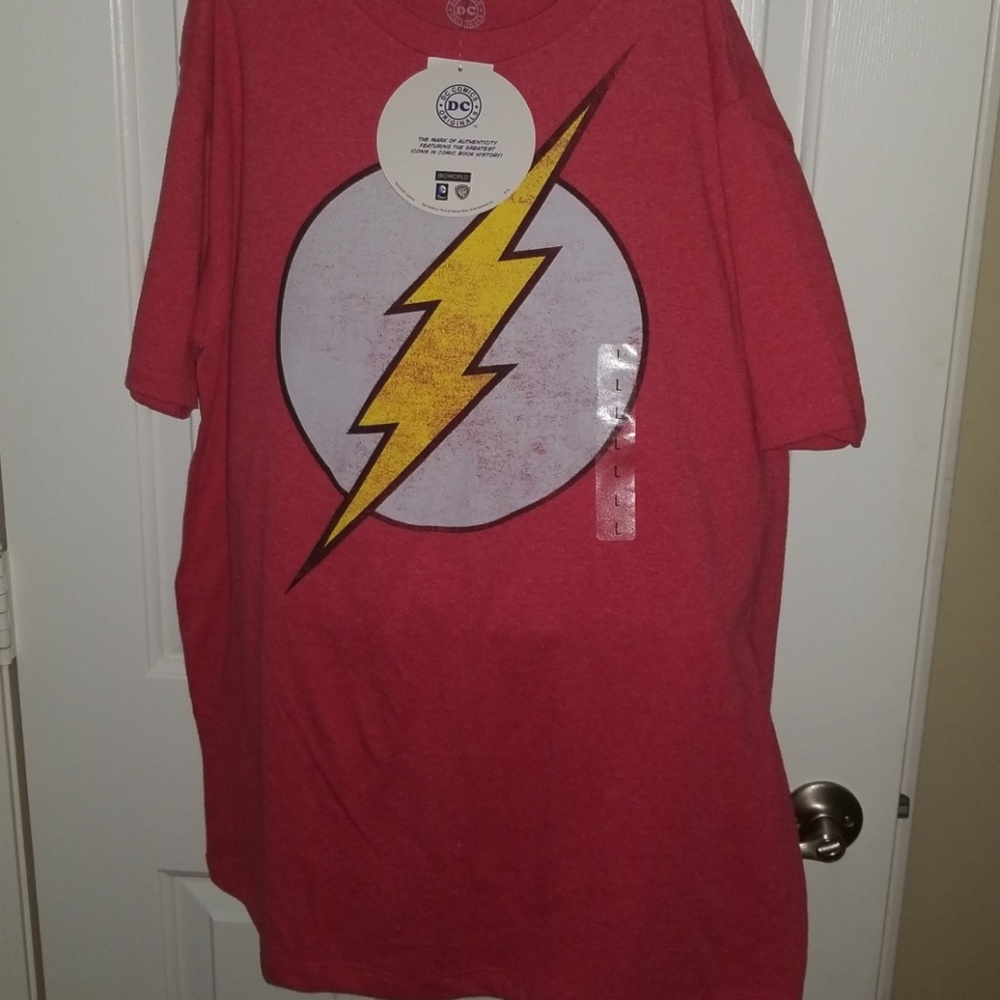 DC flash T-shirt size large (mens)
